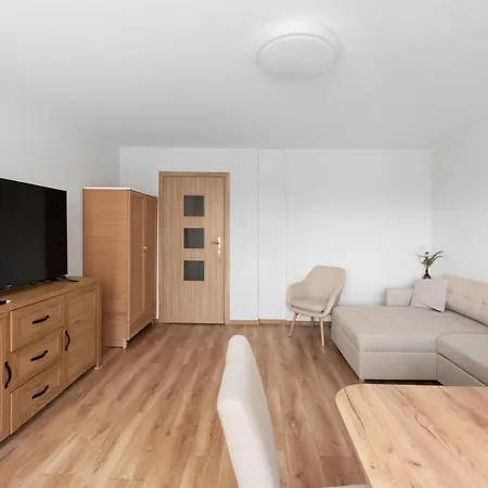 Osiedle Piastow 3-bedroom By Bookinghost Διαμέρισμα