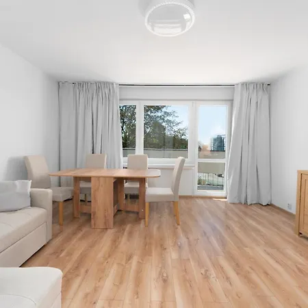 Διαμέρισμα Osiedle Piastow 3-bedroom By Bookinghost