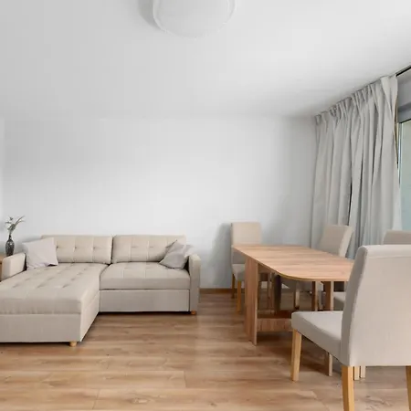 Osiedle Piastow 3-bedroom By Bookinghost *