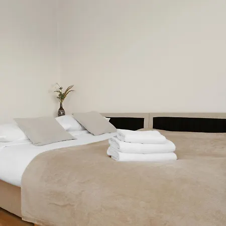 Osiedle Piastow 3-bedroom By Bookinghost *