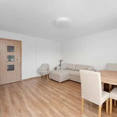 Διαμέρισμα Osiedle Piastow 3-bedroom By Bookinghost Krasków