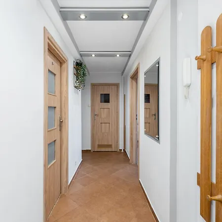 Osiedle Piastow 3-bedroom By Bookinghost